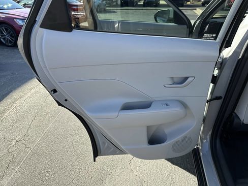 Used 2025 Hyundai Kona SEL image 12