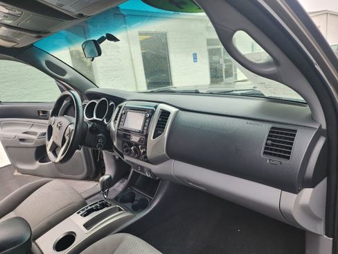 Used 2014 Toyota Tacoma PreRunner image 10
