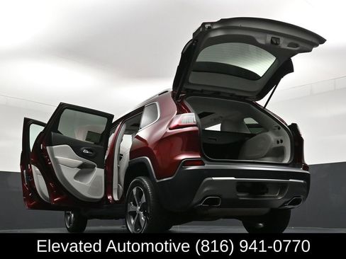 Used 2019 Jeep Cherokee Limited w/ Technology Group image 38