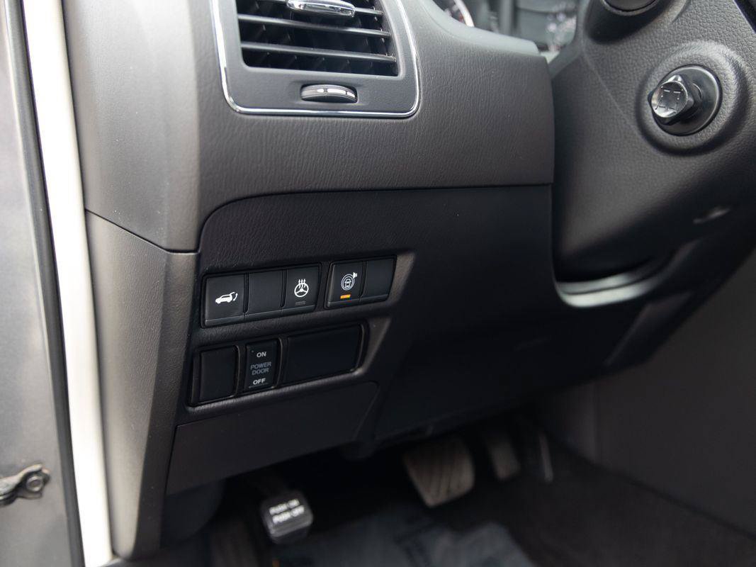 Used 2023 Nissan Armada SL w/ Captain's Chairs Package AWD/4WD image 13