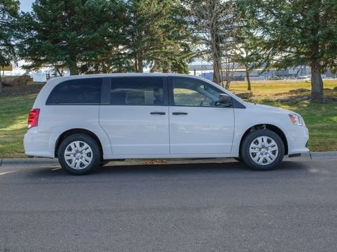 Used 2020 Dodge Grand Caravan SE w/ UConnect Hands-Free Group image 7