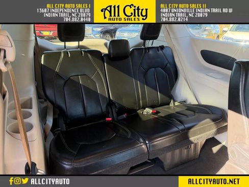 Used 2020 Chrysler Voyager Lxi image 14