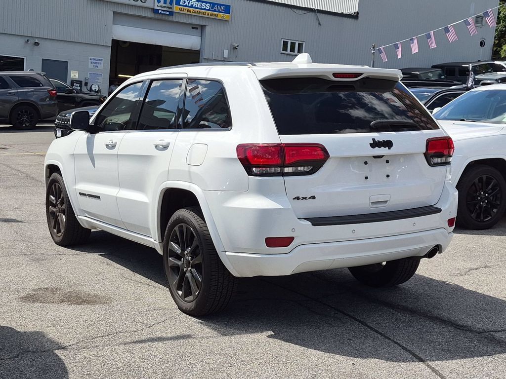 Used 2018 Jeep Grand Cherokee Altitude AWD/4WD image 9
