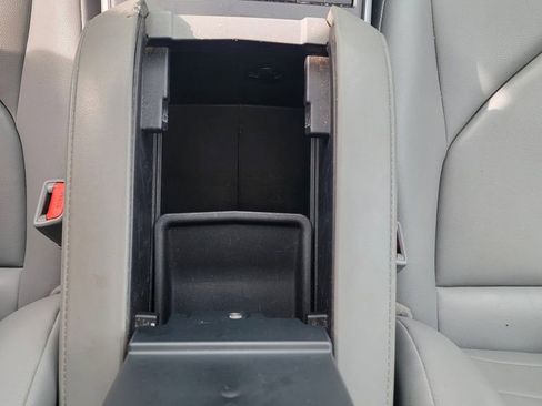 Used 2020 Toyota Highlander XLE AWD/4WD image 26