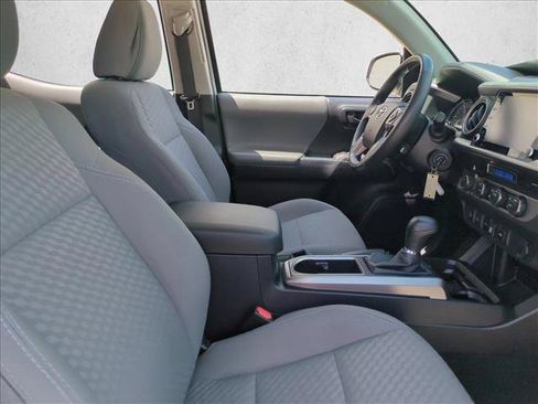 Certified 2022 Toyota Tacoma SR5 AWD/4WD image 20