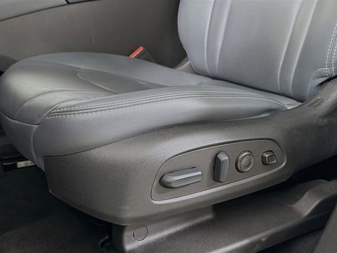 Used 2024 Buick Enclave Premium image 23