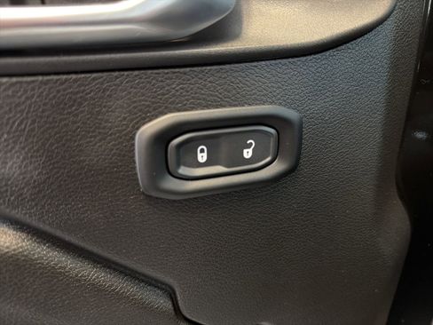 Used 2024 Jeep Wrangler Unlimited Rubicon w/ Technology Group image 16