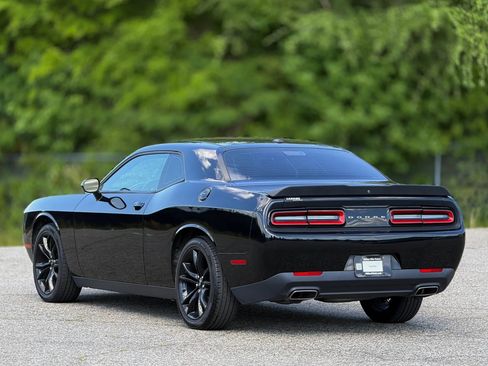 Used 2018 Dodge Challenger SXT w/ Blacktop Package image 10