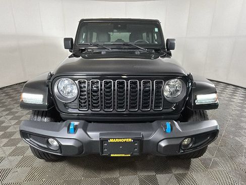 Used 2024 Jeep Wrangler Unlimited w/ Convenience Group AWD/4WD image 9