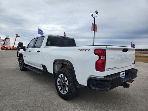 Used 2023 Chevrolet Silverado 2500 Custom w/ Custom Convenience Package image 3