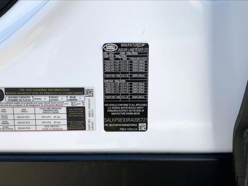 Used 2024 Land Rover Range Rover SE image 4