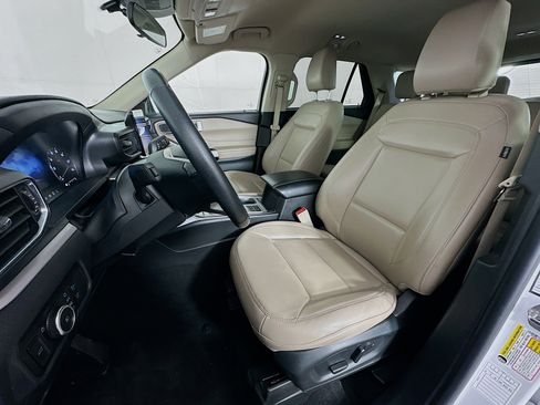 Used 2023 Ford Explorer XLT w/ Equipment Group 202A image 13