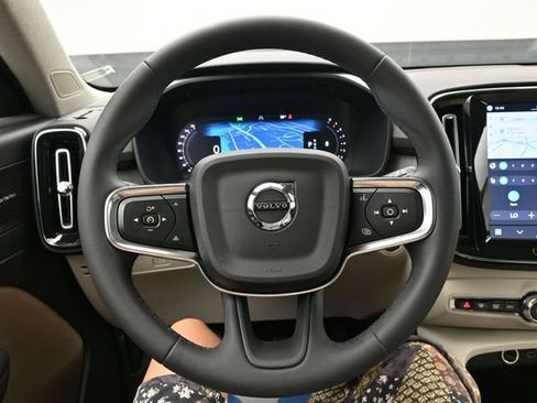 Used 2024 Volvo XC40 B5 Ultimate w/ Climate Package AWD/4WD image 24