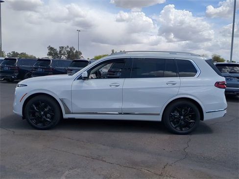 New 2025 BMW X7 xDrive40i w/ Premium Package image 9