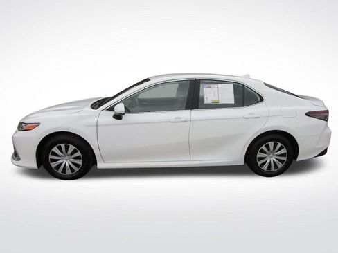 Used 2022 Toyota Camry LE image 2