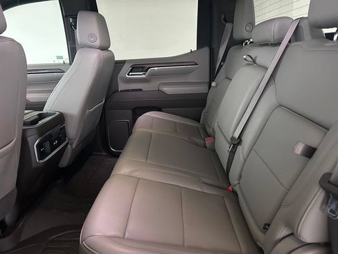Used 2023 GMC Sierra 1500 SLT w/ SLT Premium Package AWD/4WD image 13