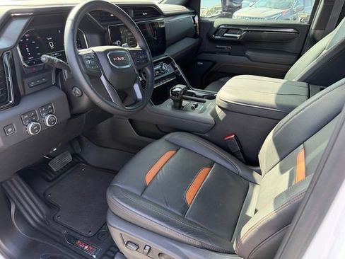 Used 2025 GMC Sierra 1500 AT4 w/ AT4 Premium Package AWD/4WD image 12