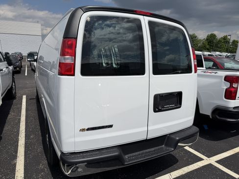New 2026 Chevrolet Express 3500 Extended RWD image 6