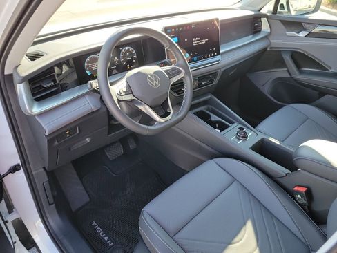 New 2026 Volkswagen Tiguan SE image 30