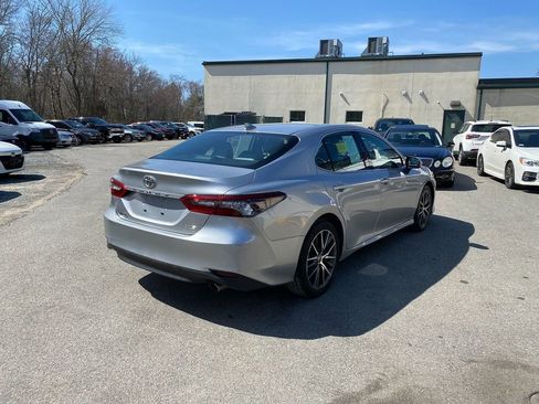 Used 2021 Toyota Camry XLE image 5