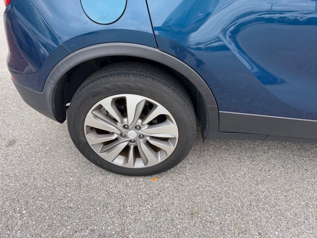 Used 2020 Buick Encore Preferred w/ Safety Package FWD image 5