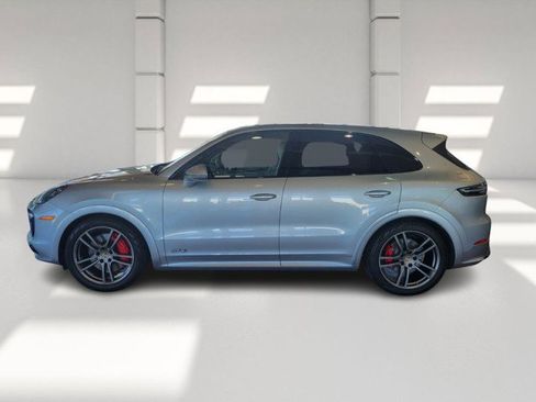 Used 2022 Porsche Cayenne GTS image 5