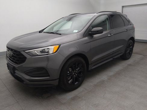 Used 2024 Ford Edge SE w/ Black Appearance Package image 2