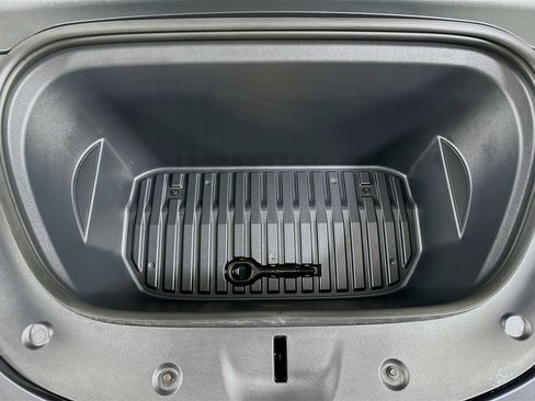 Used 2022 Tesla Model Y Performance image 32