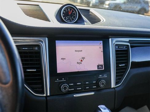 Used 2018 Porsche Macan image 30