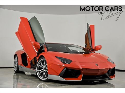 Used 2017 Lamborghini Aventador LP 700-4 AWD/4WD image 2
