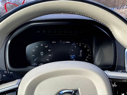 Used 2021 Volvo XC90 T6 Momentum w/ Protection Package Premier image 18