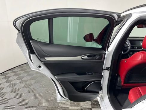 Used 2023 Alfa Romeo Stelvio Veloce image 37