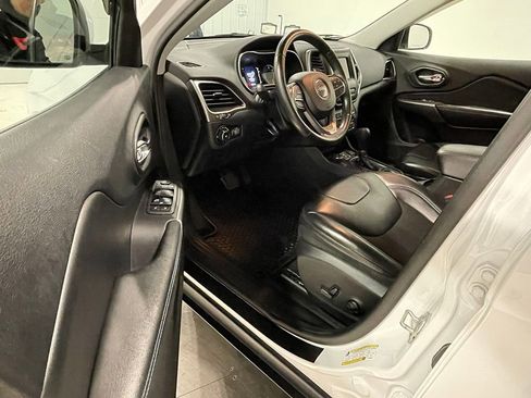 Used 2020 Jeep Cherokee Latitude Plus w/ Cold Weather Group image 18