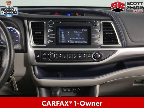 Used 2017 Toyota Highlander LE FWD image 23