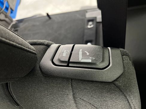 Used 2025 Jeep Wrangler Unlimited Sahara AWD/4WD image 18