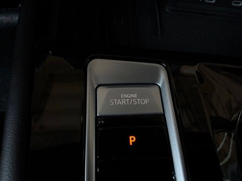 Used 2026 Volkswagen Atlas Cross Sport SE FWD image 28
