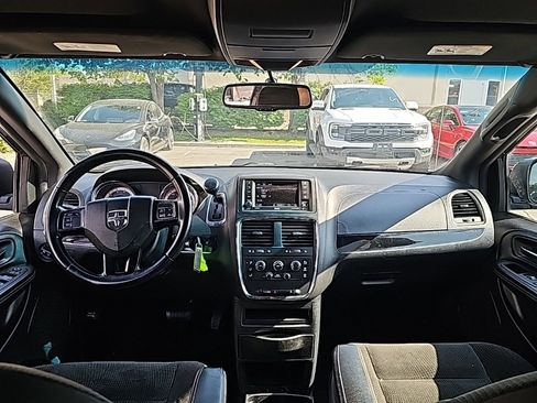 Used 2018 Dodge Grand Caravan SE image 20