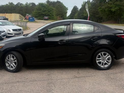 Used 2017 Toyota Yaris iA FWD image 3