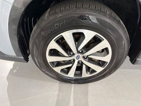Used 2020 Subaru Outback Premium AWD/4WD image 5