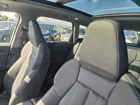 Used 2025 Audi Q6 e-tron Prestige image 26