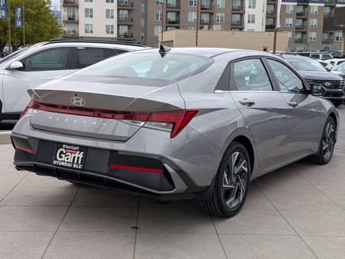 Certified 2025 Hyundai Elantra SEL FWD image 4