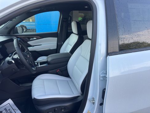 New 2026 Chevrolet Traverse High Country w/ LPO, Floor Liner Package FWD image 12