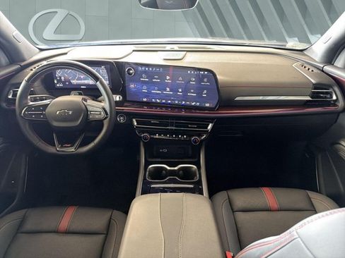 Used 2025 Chevrolet Traverse RS w/ LPO, Floor Liner Package FWD image 13