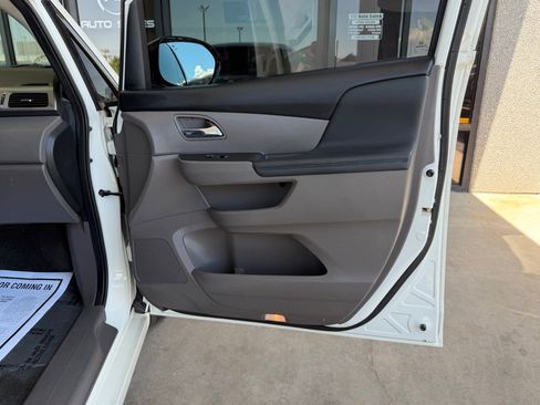 Used 2016 Honda Odyssey Touring Elite image 38