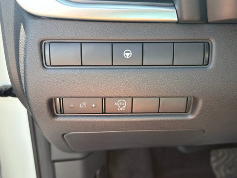 Used 2023 Nissan Rogue SV FWD image 22