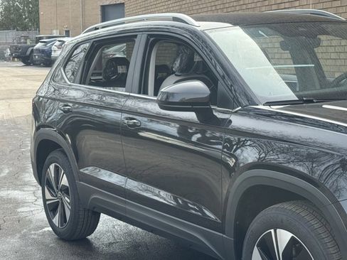 New 2026 Volkswagen Taos SE image 10