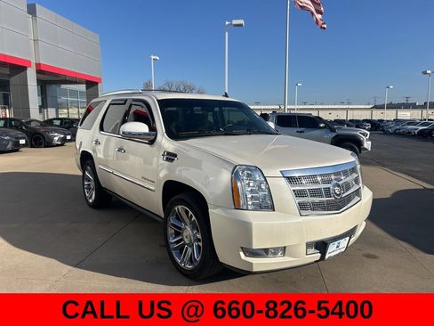 Used 2011 Cadillac Escalade Platinum AWD/4WD image 4