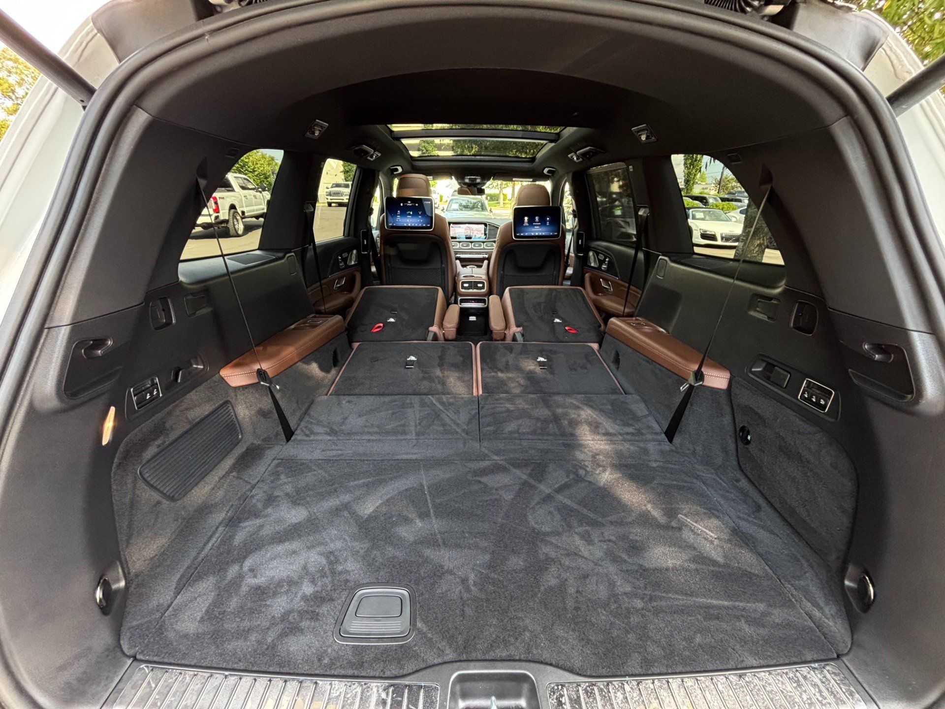 Used 2026 Mercedes-Benz GLS 580 4MATIC image 36