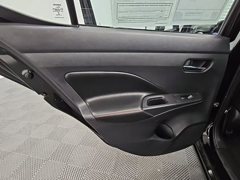 Used 2021 Nissan Versa SR w/ Convenience Package image 27