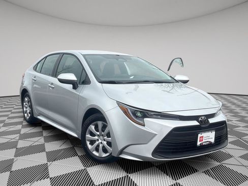 Used 2025 Toyota Corolla LE image 1